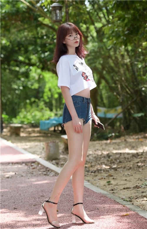 长腿肉丝小姐姐(367P)[6.93G/JPG]