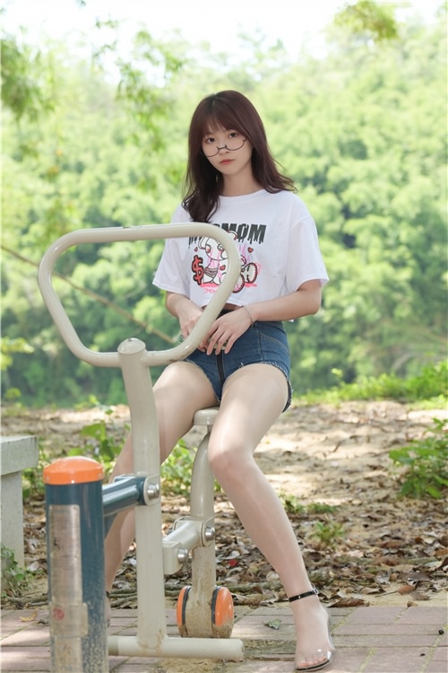 长腿肉丝小姐姐(367P)[6.93G/JPG]