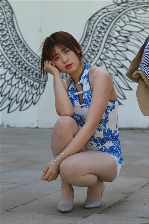 肉丝旗袍美女【套图+视频】