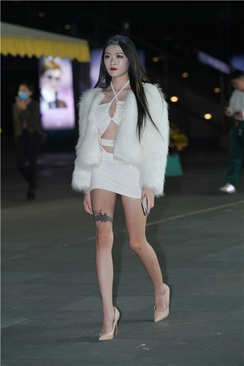 白色包臀裙小姐姐【套图+视频】