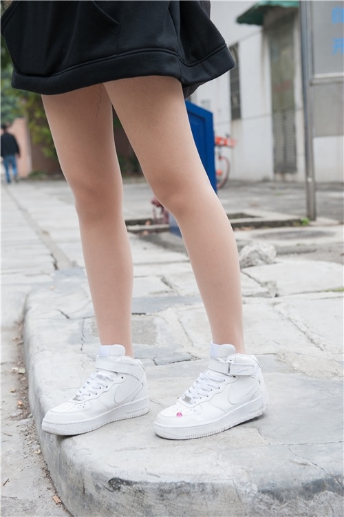 丝足美腿小姐姐(149P)[855M/JPG]