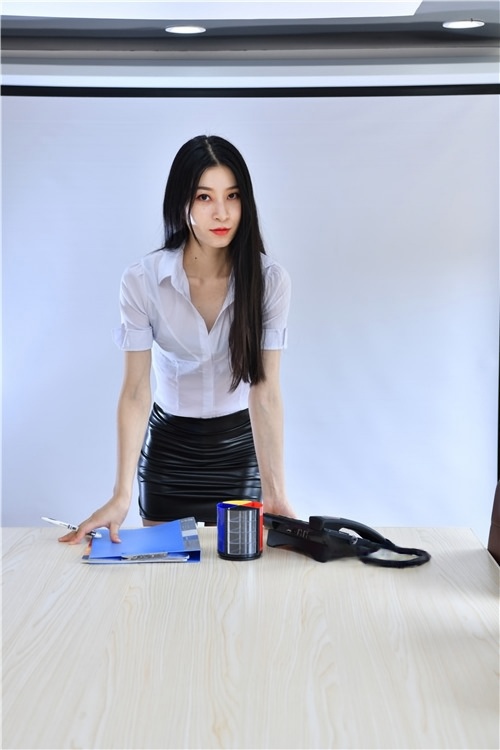 漂亮的高腰皮裙美女(208P)[4.32G/JPG]