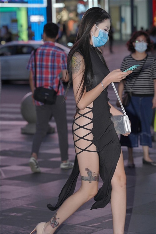 性感的黑色长裙美女【套图+视频】