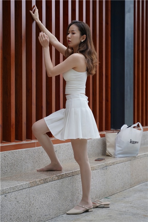 白色比基尼小姐姐【套图+视频】