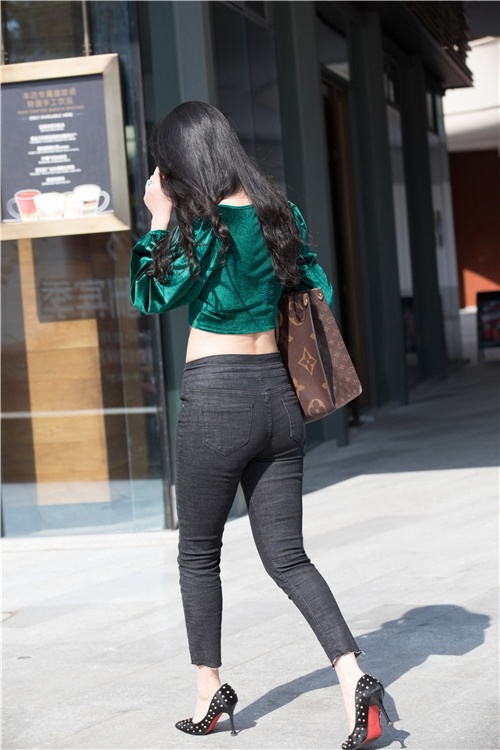 白嫩美女【套图+视频】