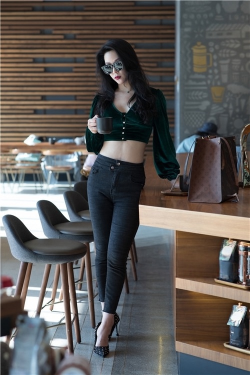 白嫩美女【套图+视频】