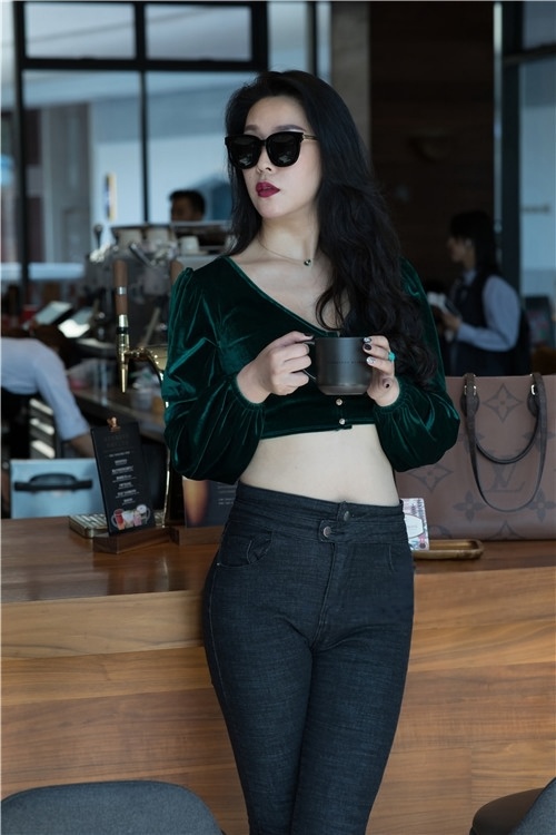 白嫩美女【套图+视频】