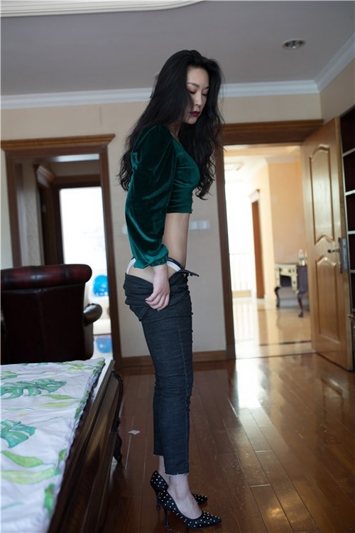 白嫩美女【套图+视频】