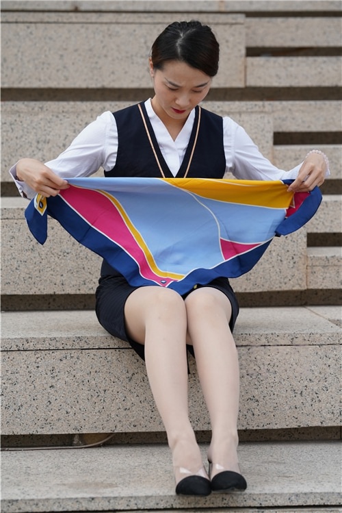 制服小姐姐【套图+视频】