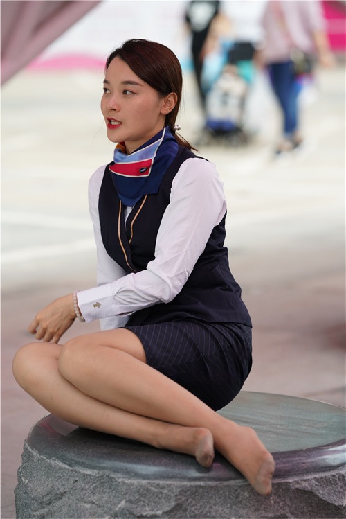 制服小姐姐【套图+视频】