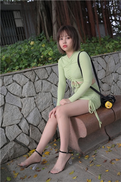 绿色包臀裙短发小妹【套图+视频】