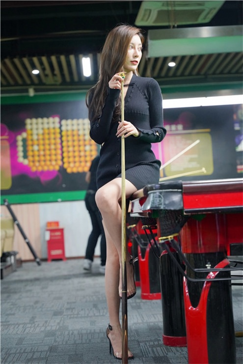 漂亮的台球小姐姐【套图+视频】