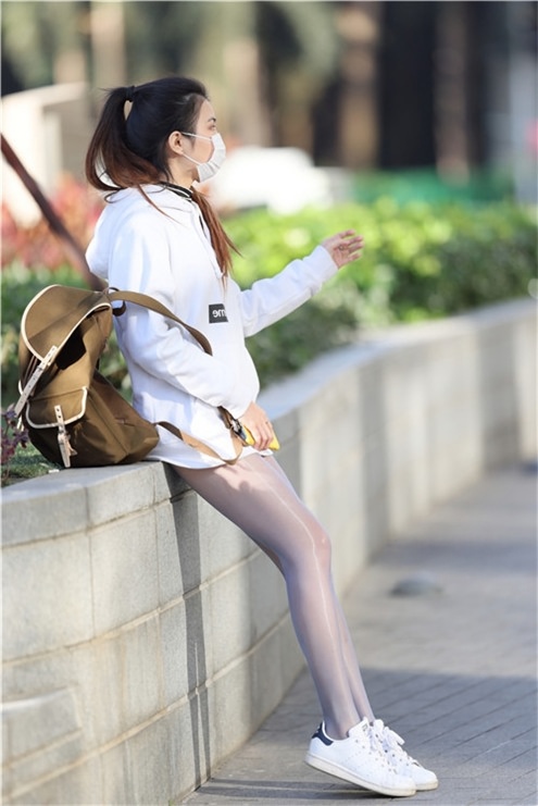 漂亮的丝袜小姐姐【套图+视频】