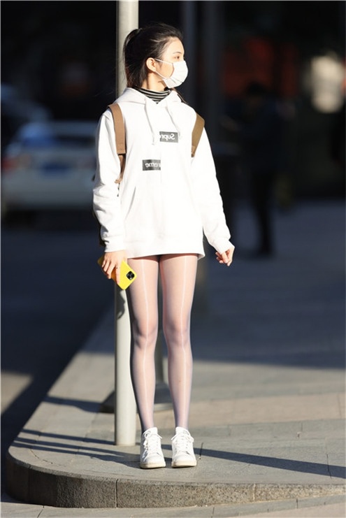 漂亮的丝袜小姐姐【套图+视频】