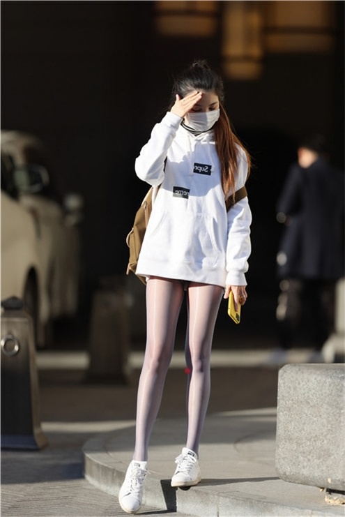 漂亮的丝袜小姐姐【套图+视频】