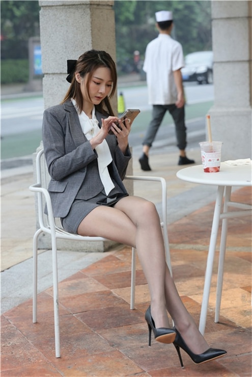 丝袜长腿美女【套图+视频】