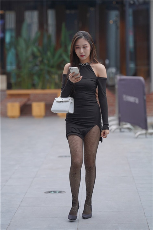 黑丝长发美女【套图+视频】