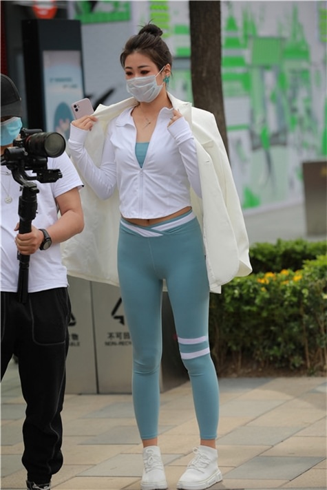 蓝色紧身裤小姐姐【套图+视频】