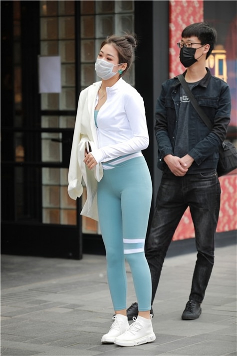 蓝色紧身裤小姐姐【套图+视频】