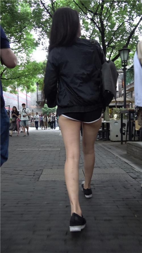 黑色短裤美女[1.27G/MP4]