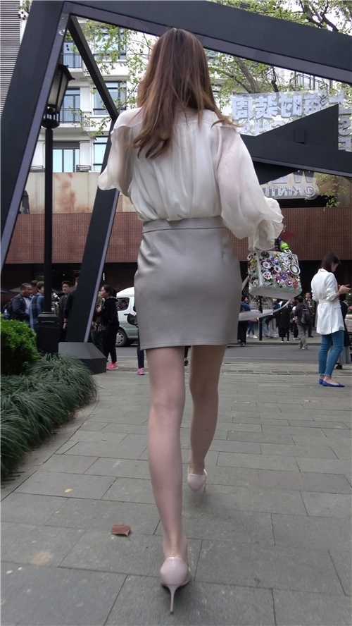 包屯皮裙美女[927M/MP4]