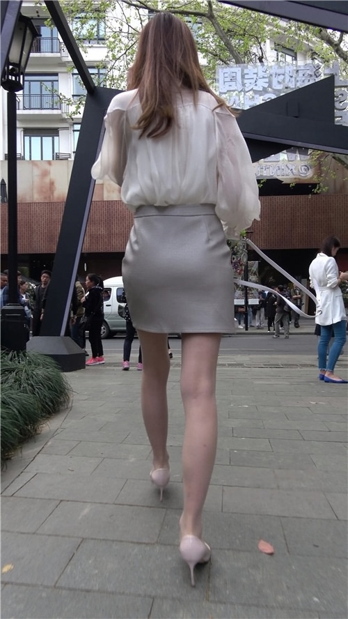 包屯皮裙美女[927M/MP4]