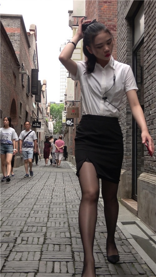 两个包臀裙黑丝妹子[1.66G/MP4]