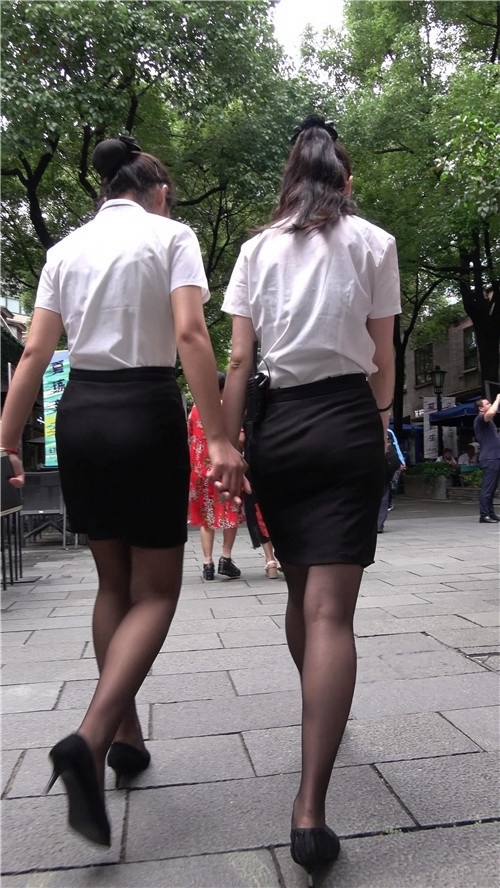 两个包臀裙黑丝妹子[1.66G/MP4]