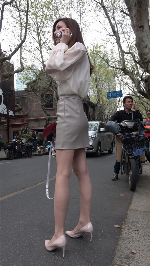 包屯皮裙美女[927M/MP4]