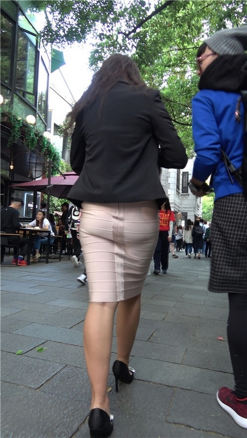 紧身包臀裙妹子[1.86G/MP4]