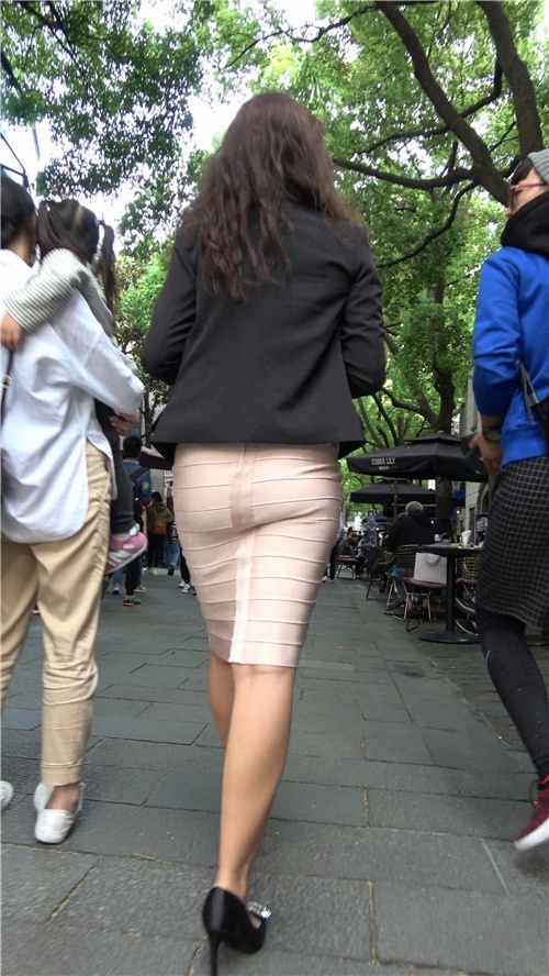 紧身包臀裙妹子[1.86G/MP4]