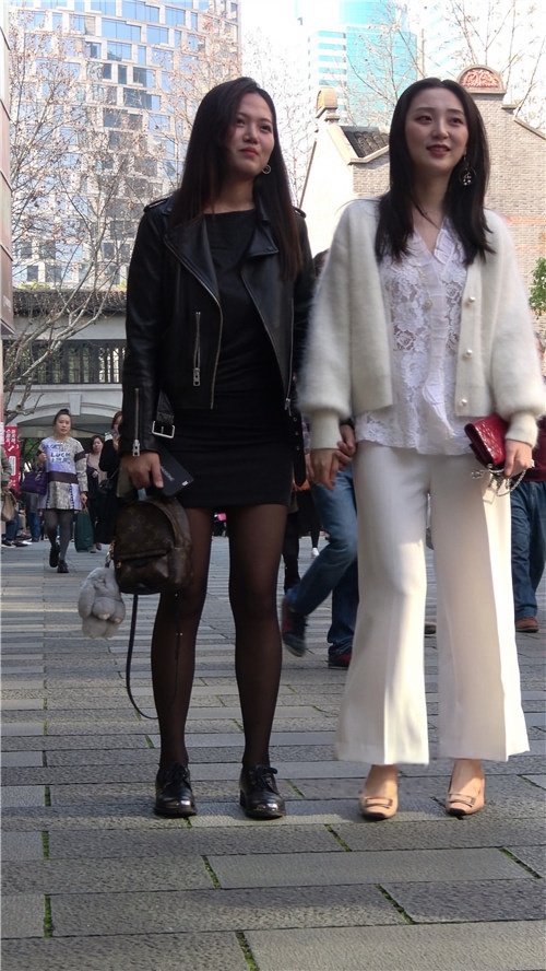 黑丝包臀裙小姐姐[2.56G/MP4]