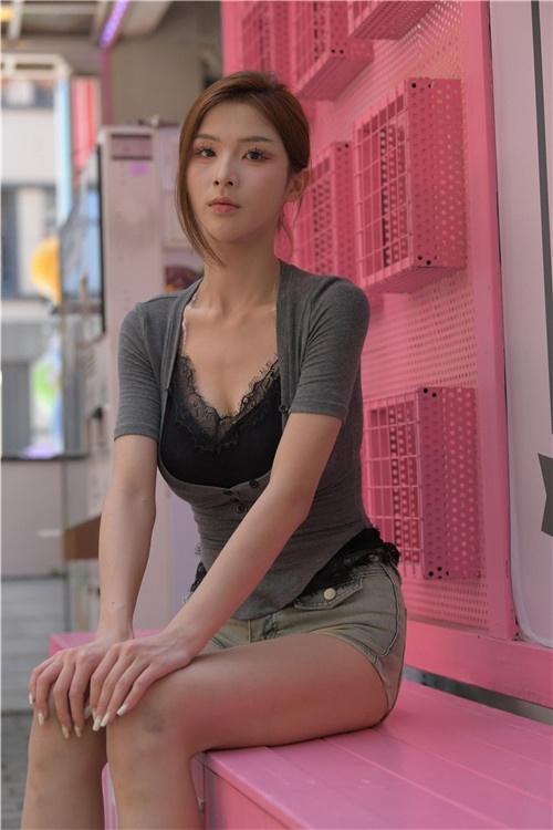 苗条较小美女只倾心不倾城【套图+视频】