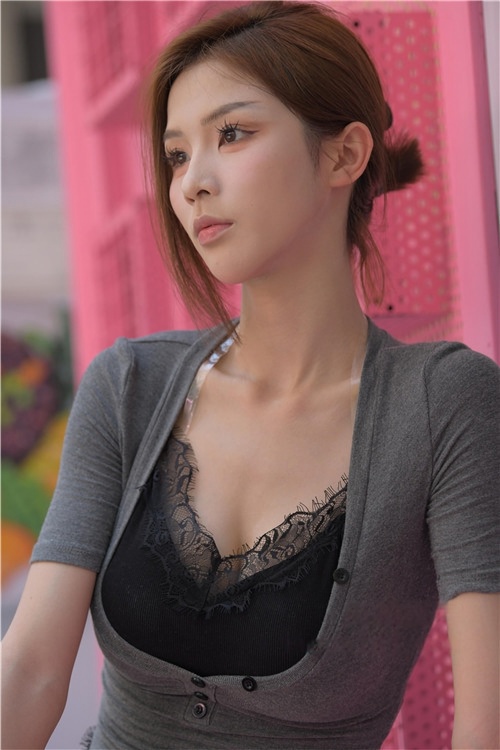 苗条较小美女只倾心不倾城【套图+视频】