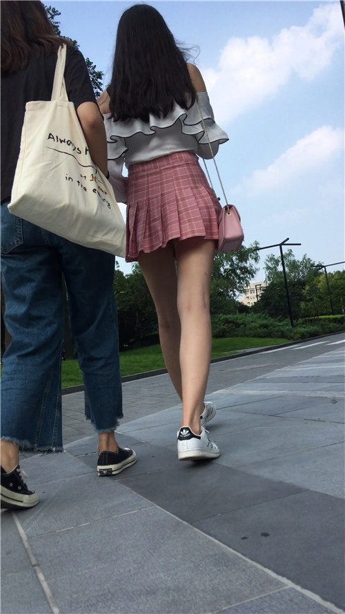 粉色百褶裙女孩[1.09G/MP4]