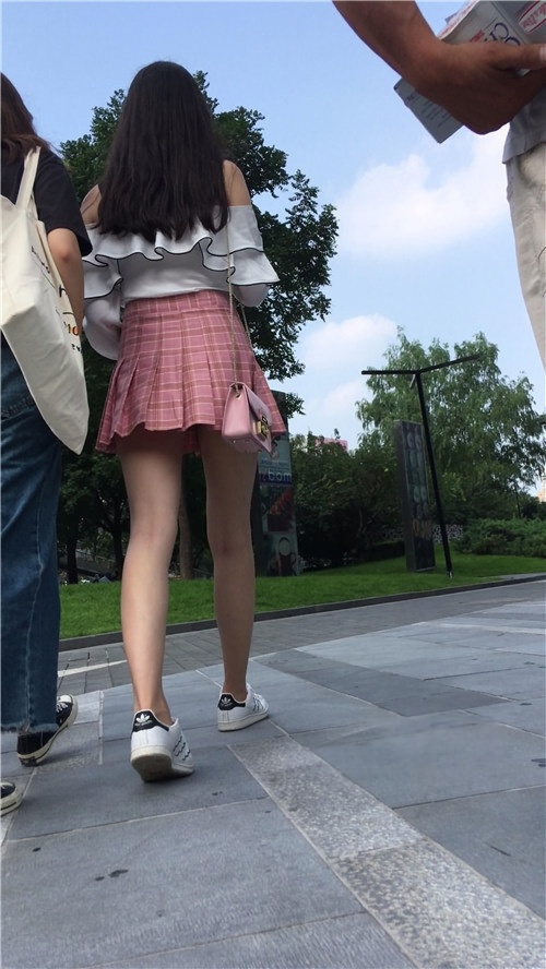 粉色百褶裙女孩[1.09G/MP4]