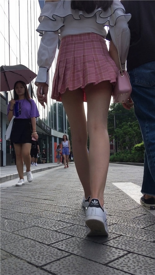 粉色百褶裙女孩[1.09G/MP4]