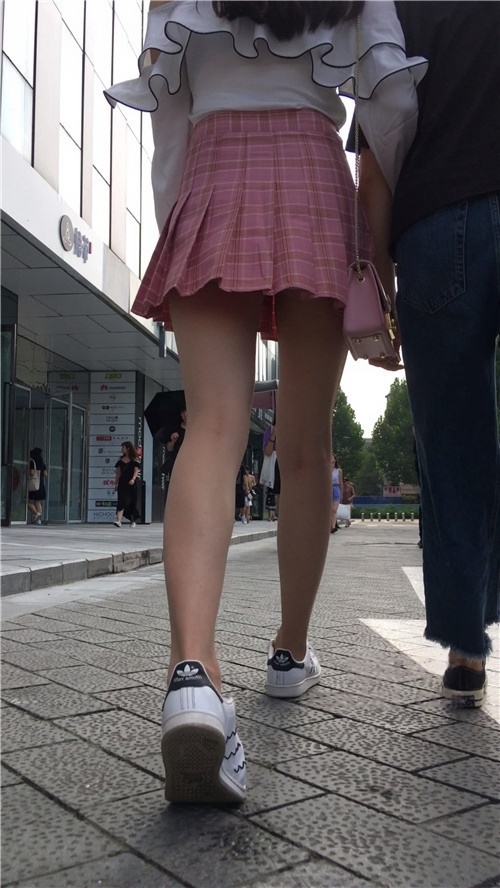 粉色百褶裙女孩[1.09G/MP4]