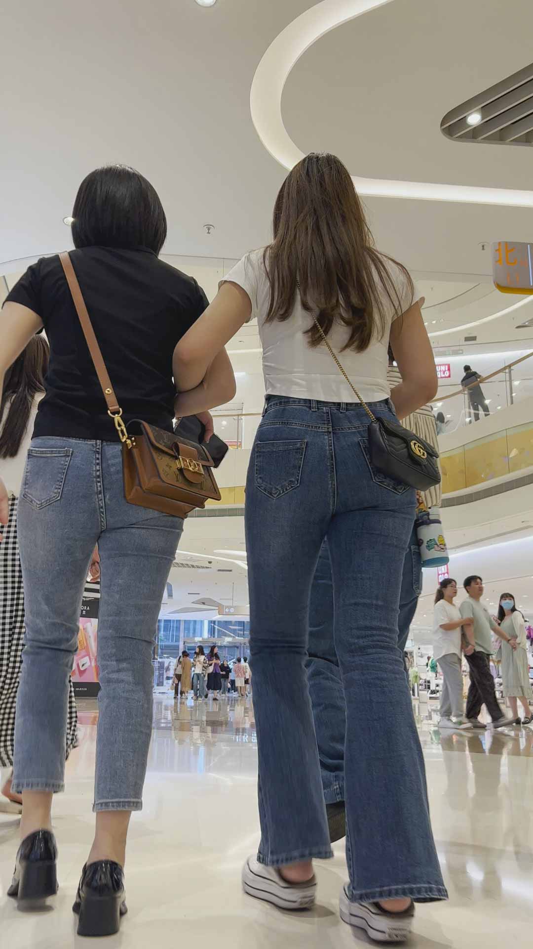 端午节献礼性感牛仔肥翘臀金三角小姐姐【积分299】