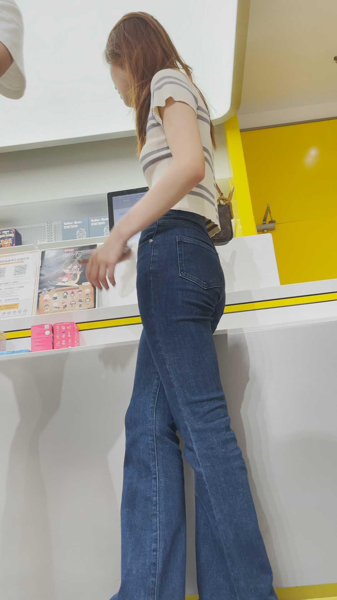 极品牛仔包臀美女小姐姐【积分135】