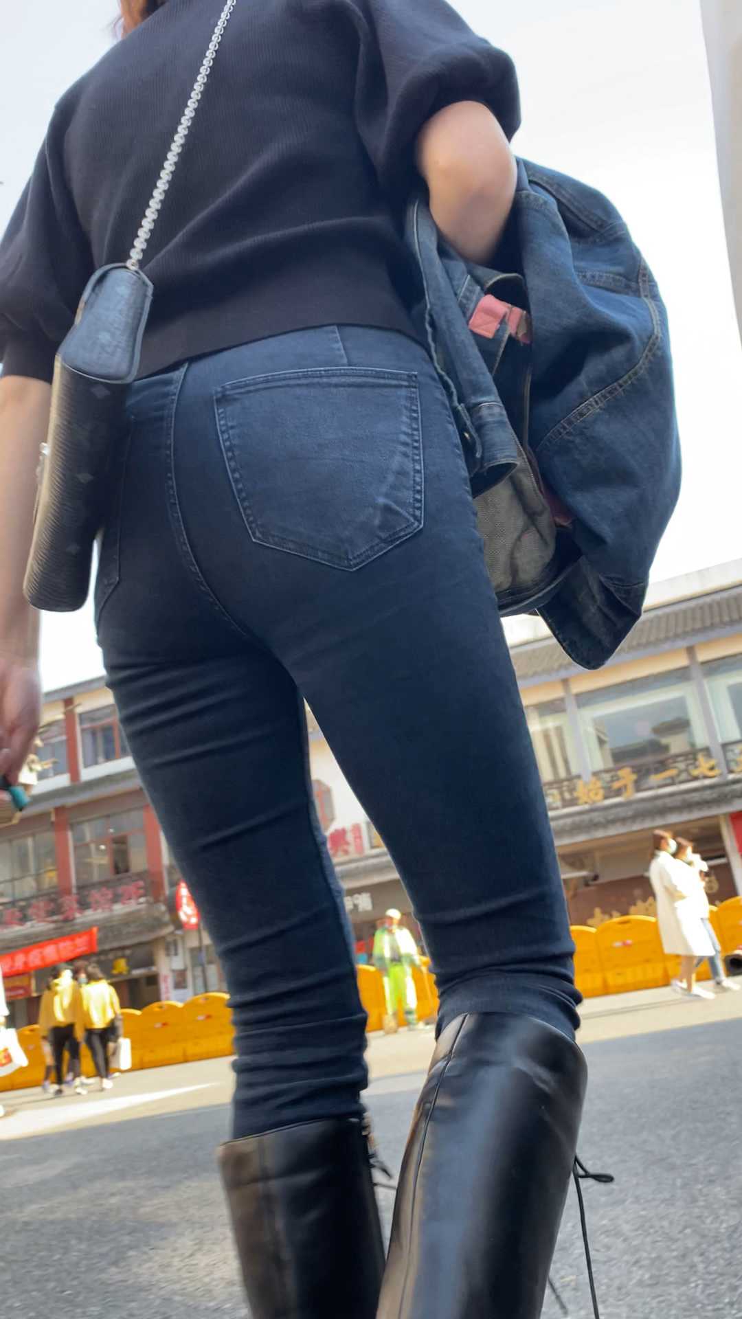 超紧牛仔裤饱满翘臀少女（积分227）