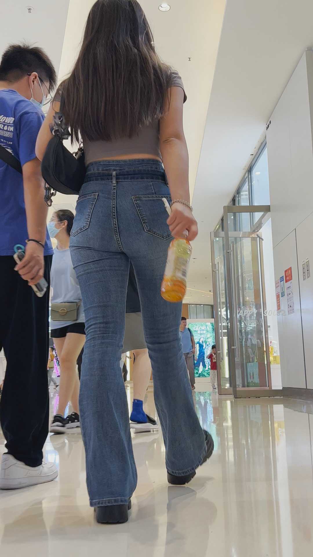 小胸器紧身牛仔小姐姐【积分415】