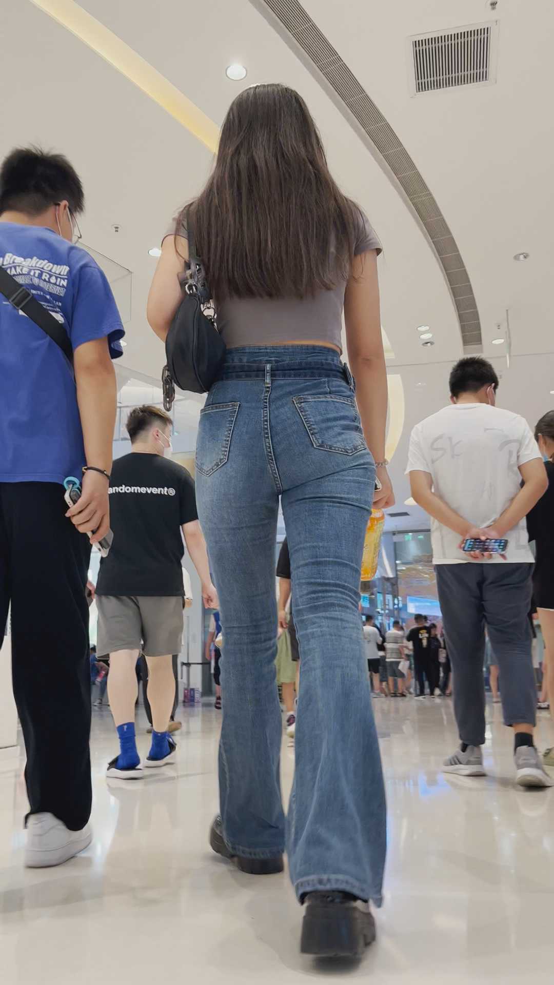 小胸器紧身牛仔小姐姐【积分415】