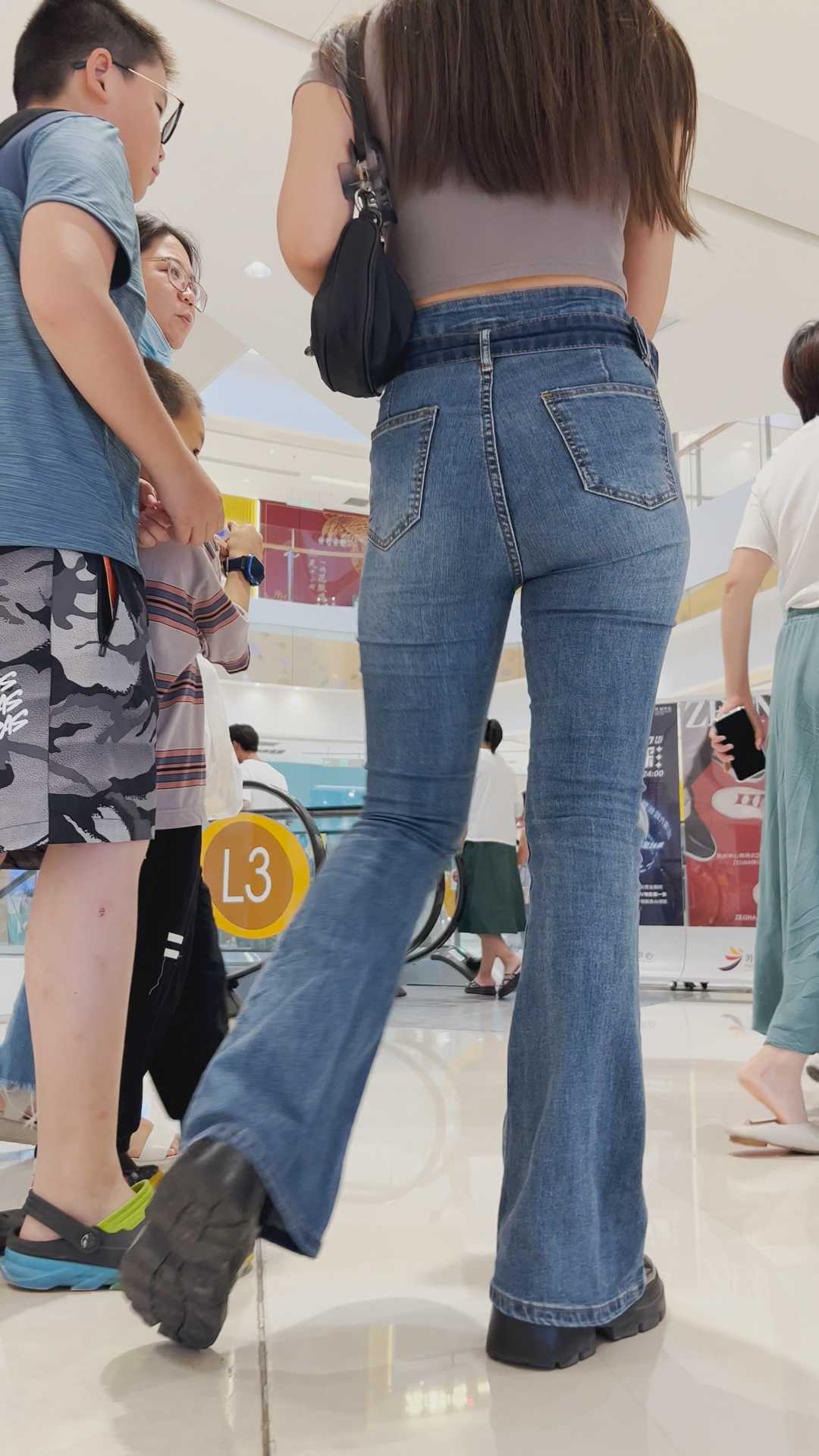 小胸器紧身牛仔小姐姐【积分415】