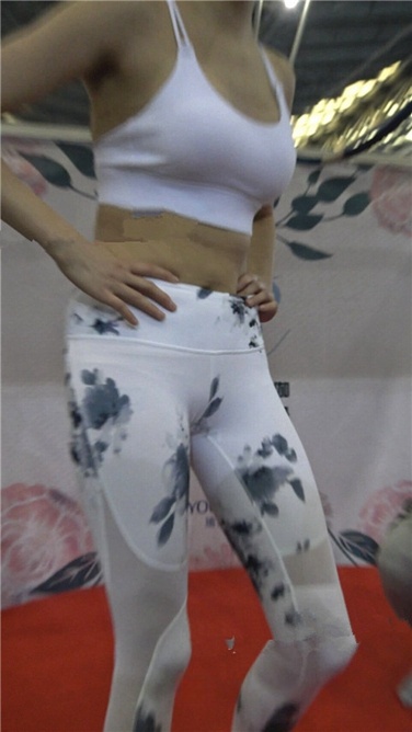 [欧阳幽明] 4K超清视频！极品紧身白色瑜伽裤美女，做瑜伽动作[MP4/2GB]