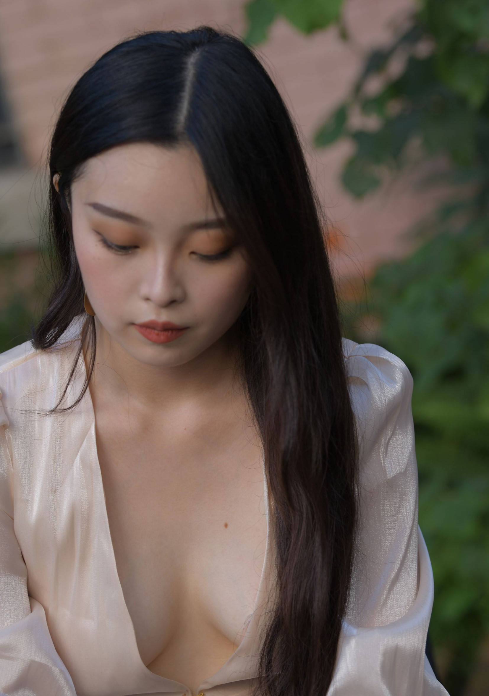 丝绸连衣短裙美女【套图+视频】
