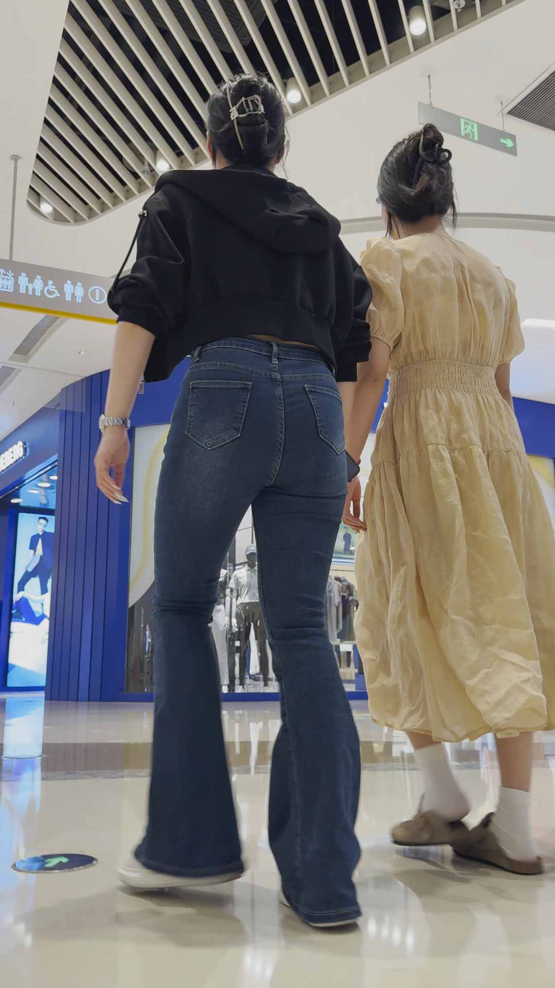 性感包臀美臀少妇穿上超紧牛仔裤指引你【积分275】