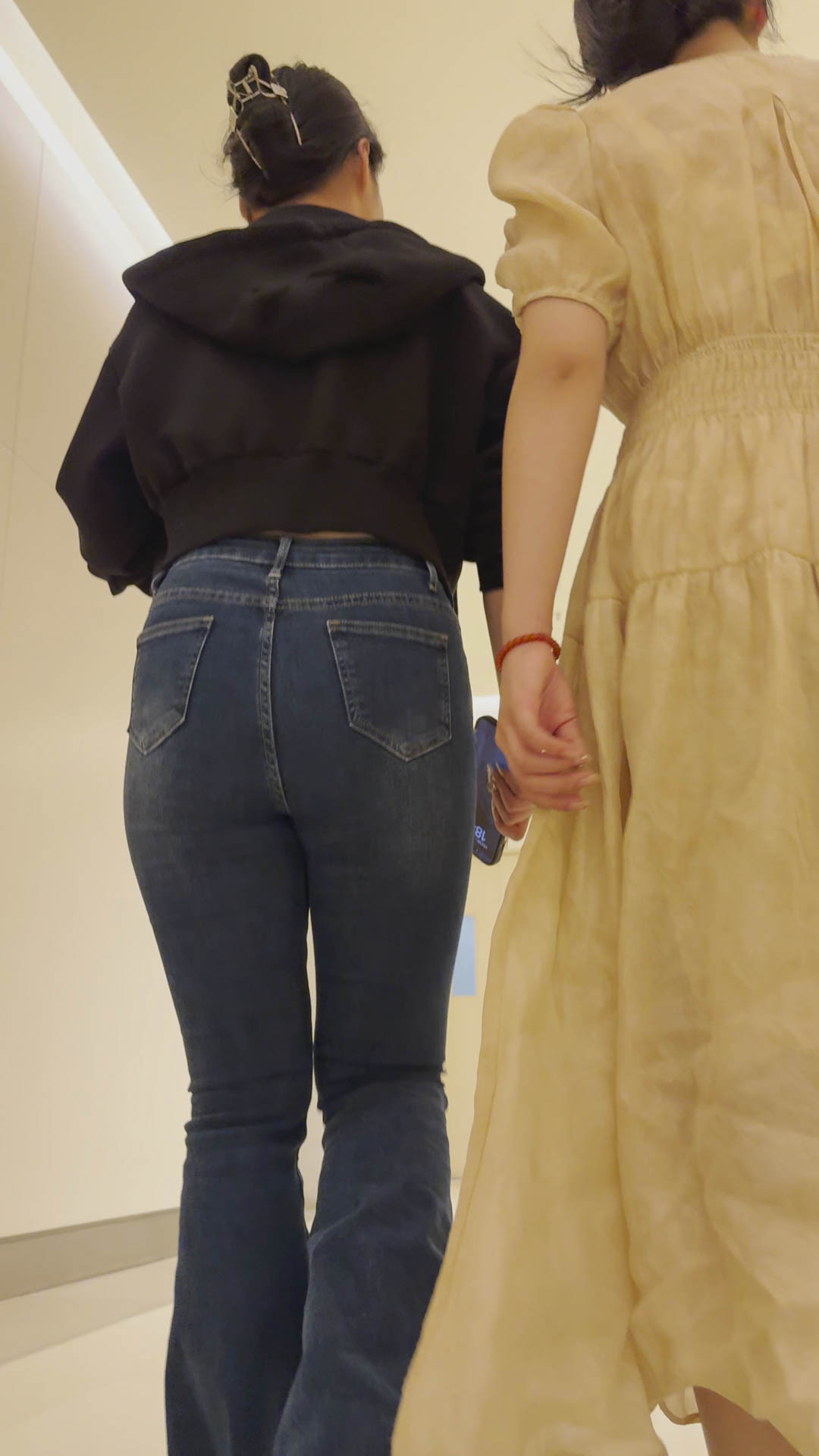 性感包臀美臀少妇穿上超紧牛仔裤指引你【积分275】