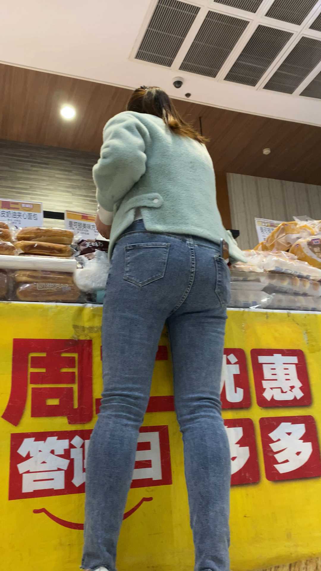 商场包臀灰牛仔裤妹子【积分62】