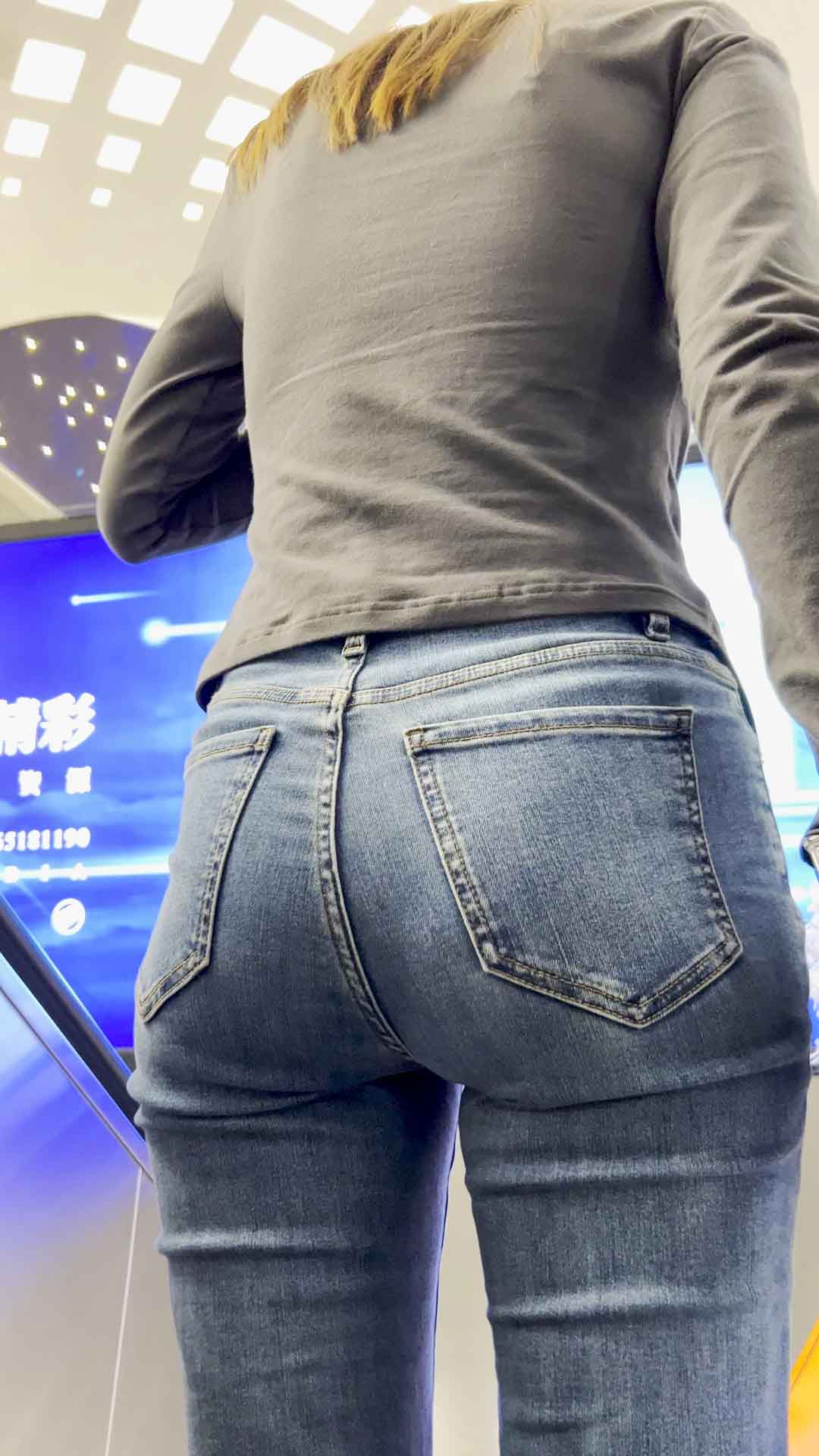 翘臀穿上紧身牛仔裤后X型【积分299】